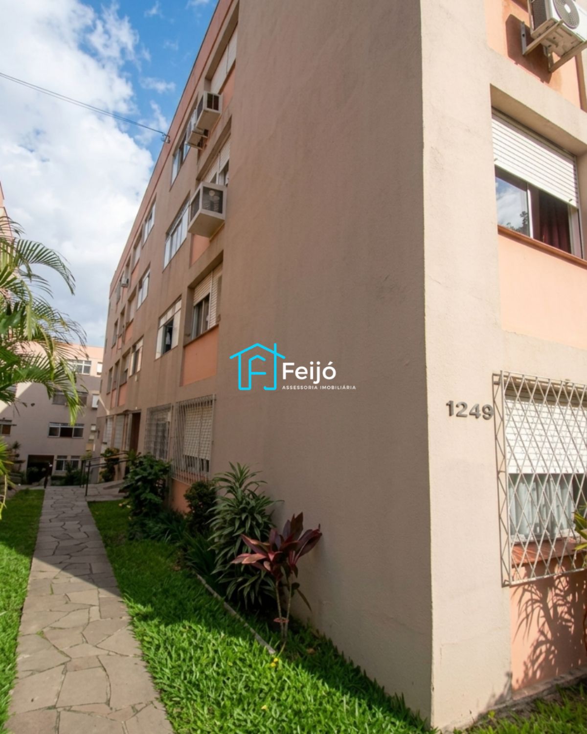Apartamento 2 dormitórios no Bairro Cristal próximo ao Barra Shopping Sul