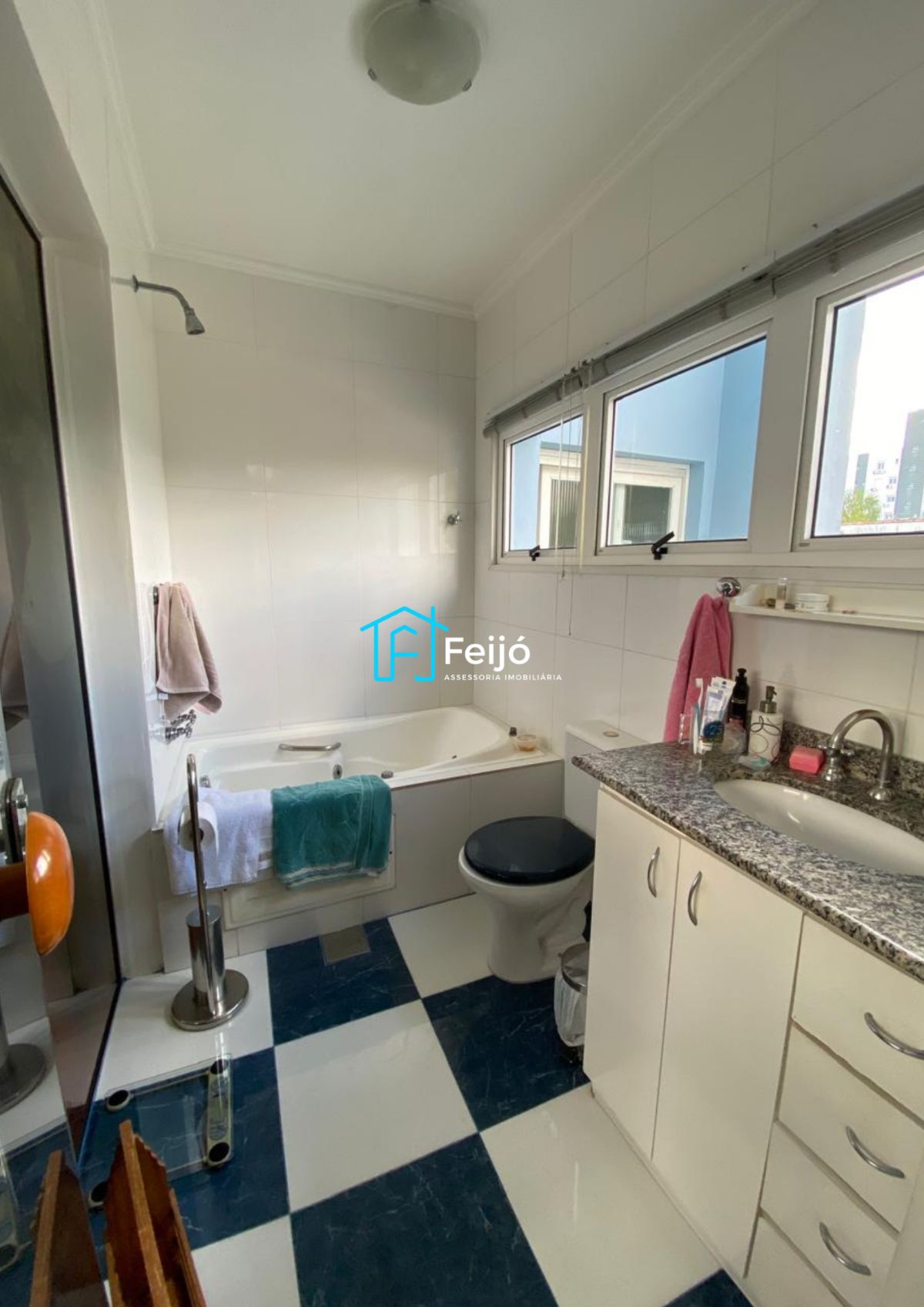 Casa 5 dormitórios com 2 suítes, com piscina, churrasqueira no bairro Partenon/Jardim Botânico