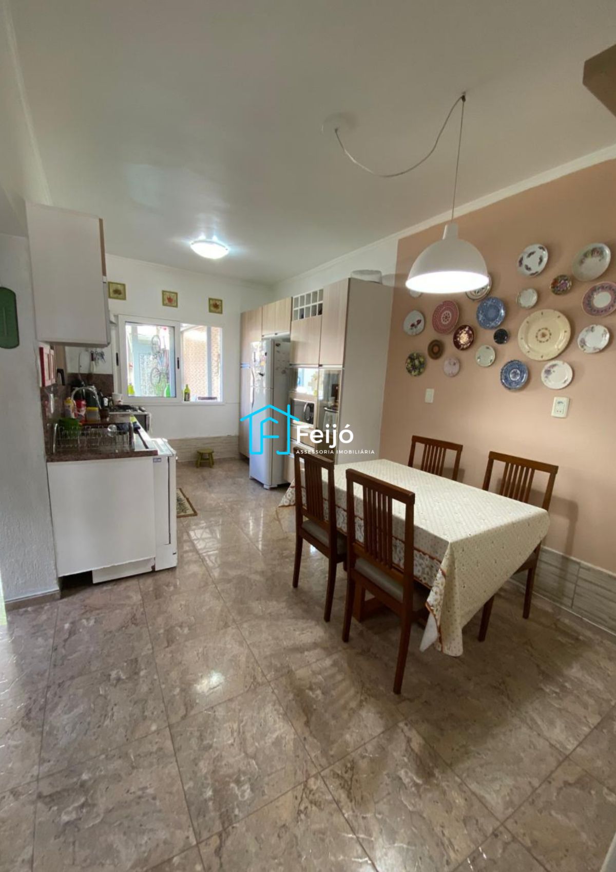 Casa 5 dormitórios com 2 suítes, com piscina, churrasqueira no bairro Partenon/Jardim Botânico
