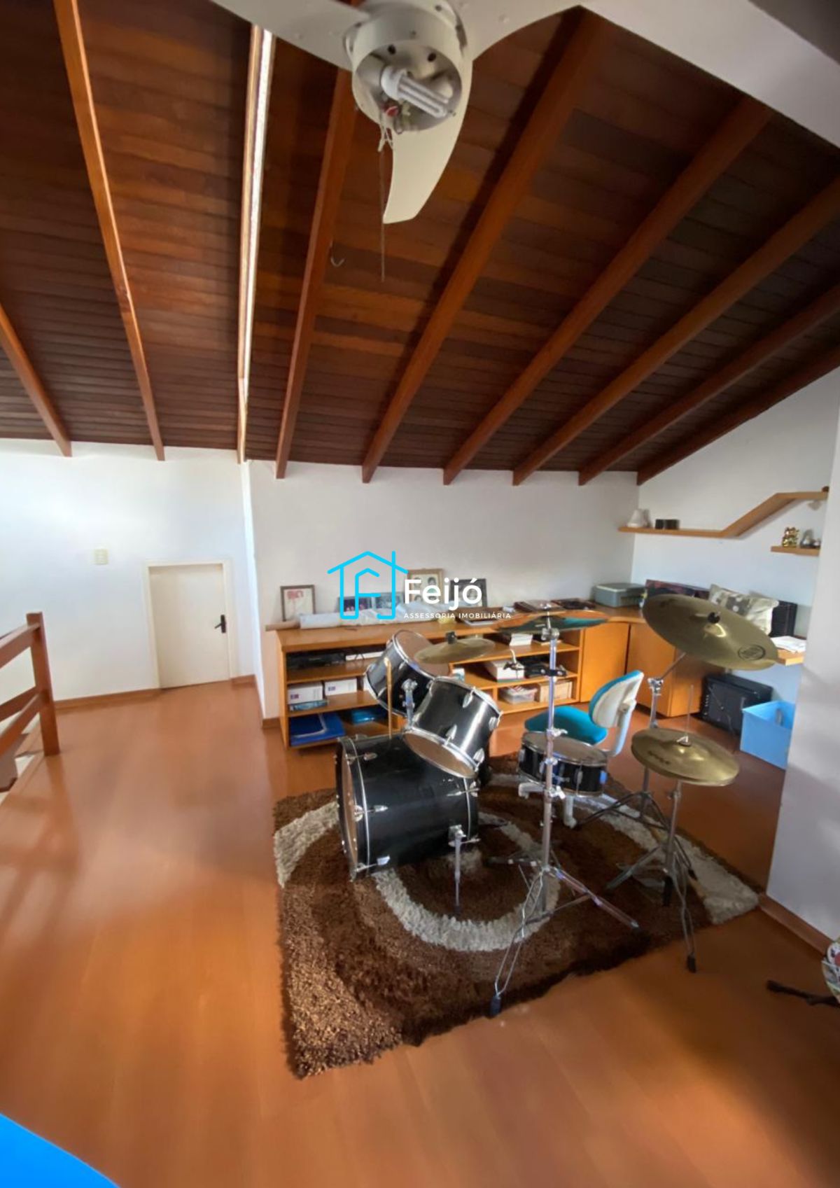 Casa 5 dormitórios com 2 suítes, com piscina, churrasqueira no bairro Partenon/Jardim Botânico