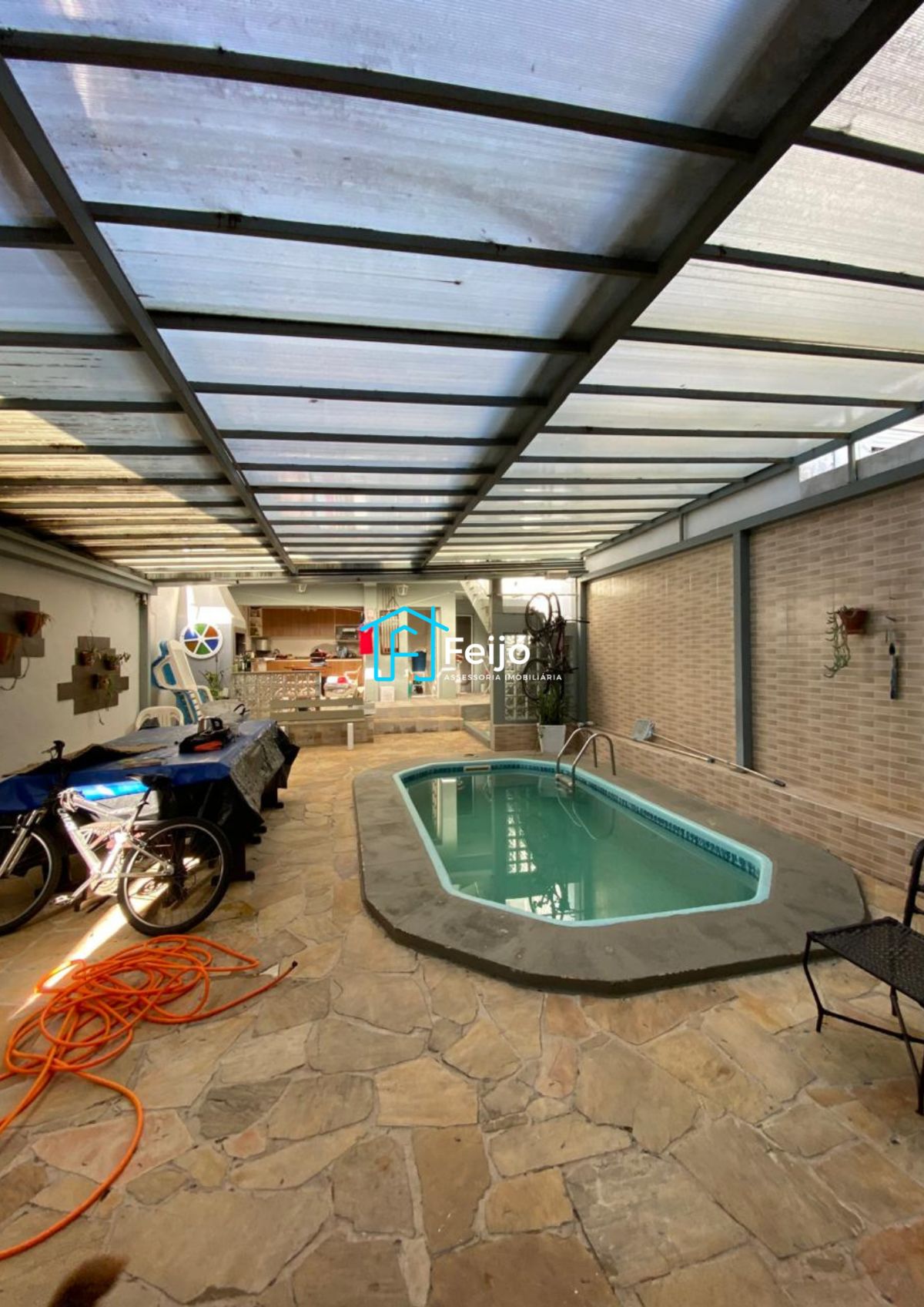Casa 5 dormitórios com 2 suítes, com piscina, churrasqueira no bairro Partenon/Jardim Botânico
