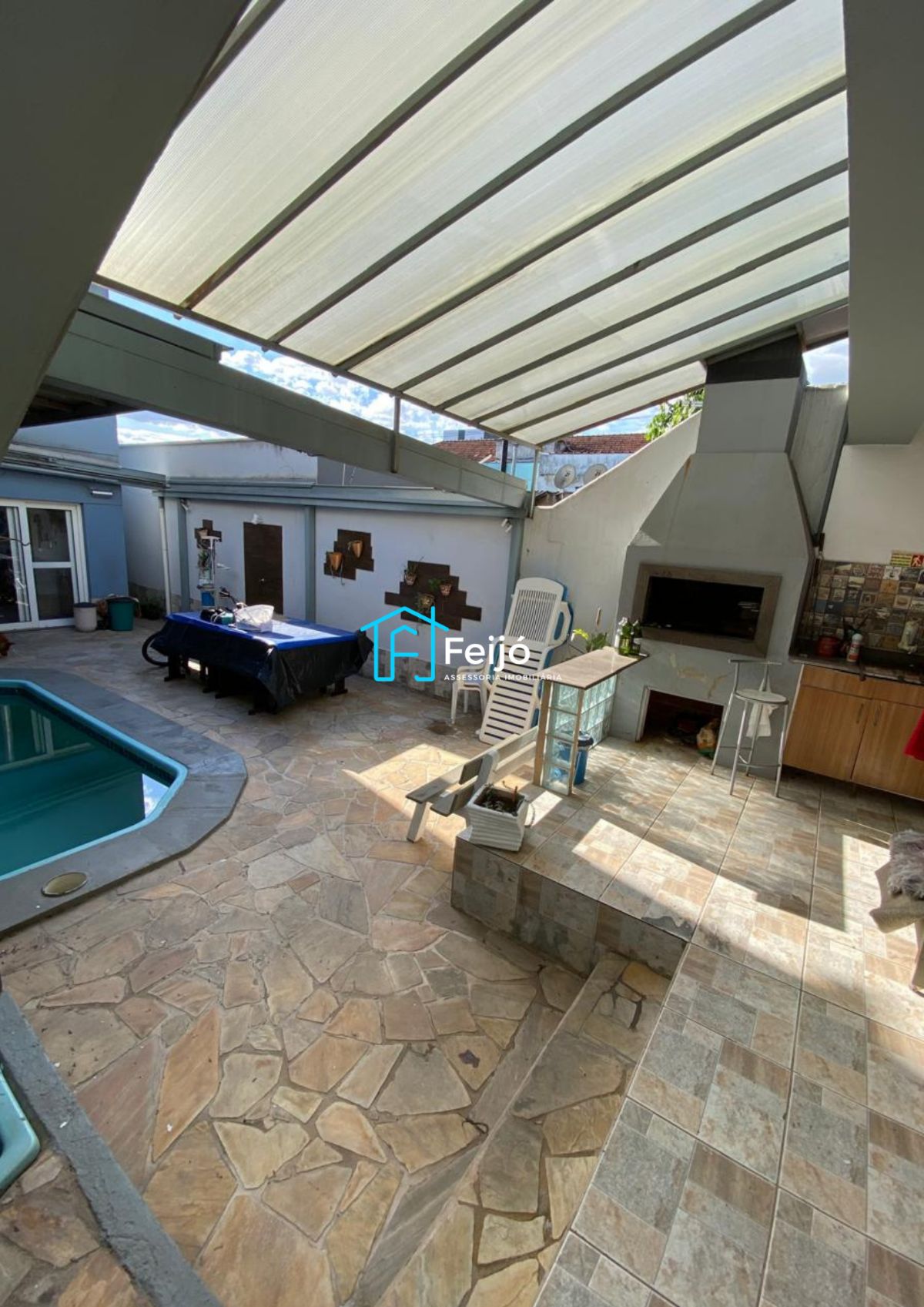 Casa 5 dormitórios com 2 suítes, com piscina, churrasqueira no bairro Partenon/Jardim Botânico