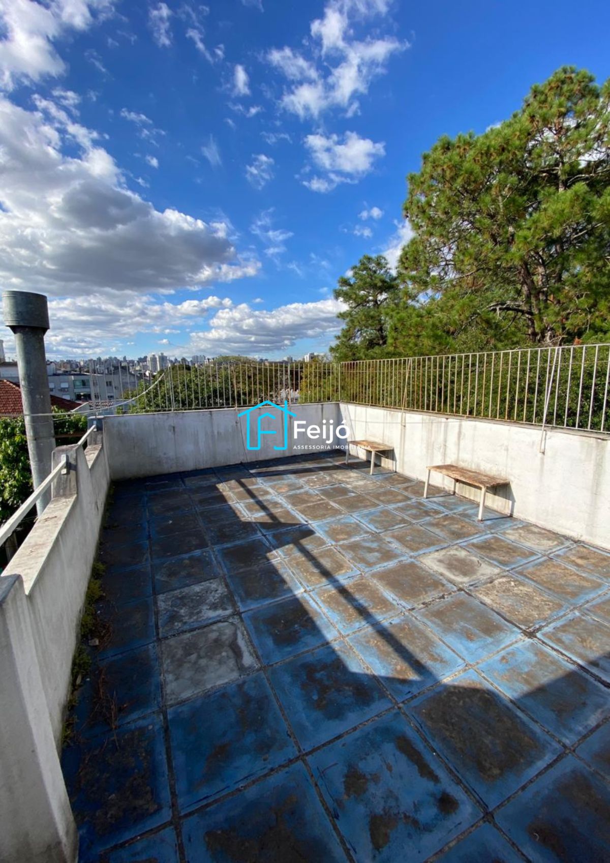 Casa 5 dormitórios com 2 suítes, com piscina, churrasqueira no bairro Partenon/Jardim Botânico