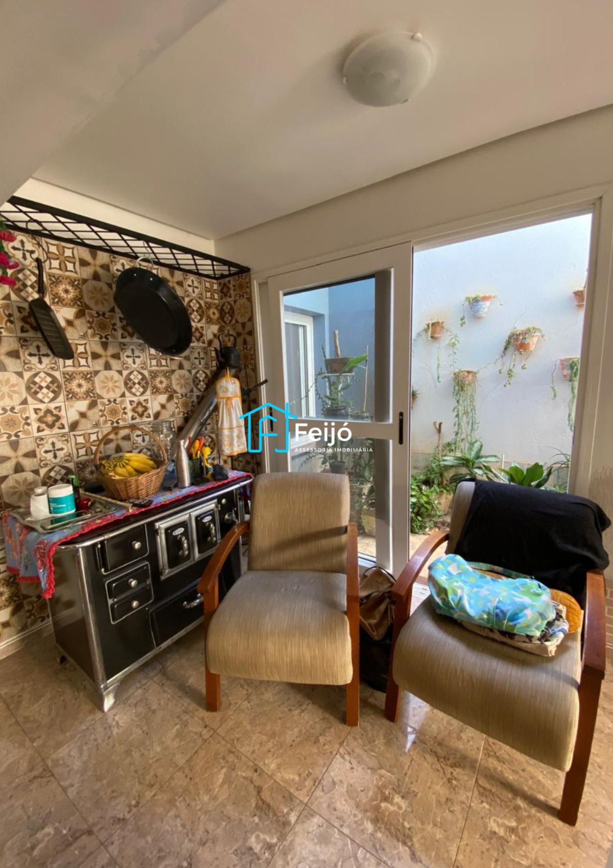 Casa 5 dormitórios com 2 suítes, com piscina, churrasqueira no bairro Partenon/Jardim Botânico