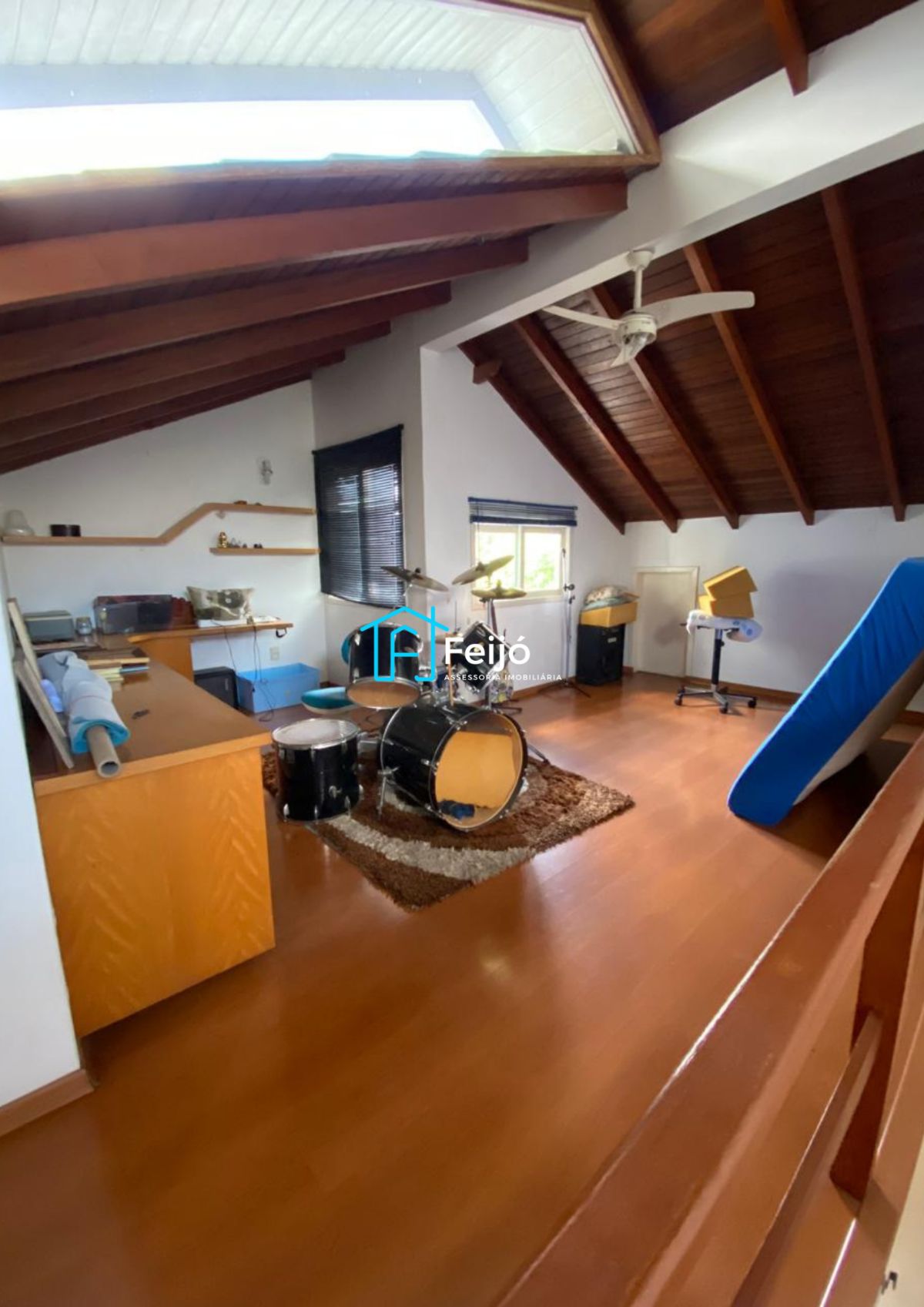 Casa 5 dormitórios com 2 suítes, com piscina, churrasqueira no bairro Partenon/Jardim Botânico