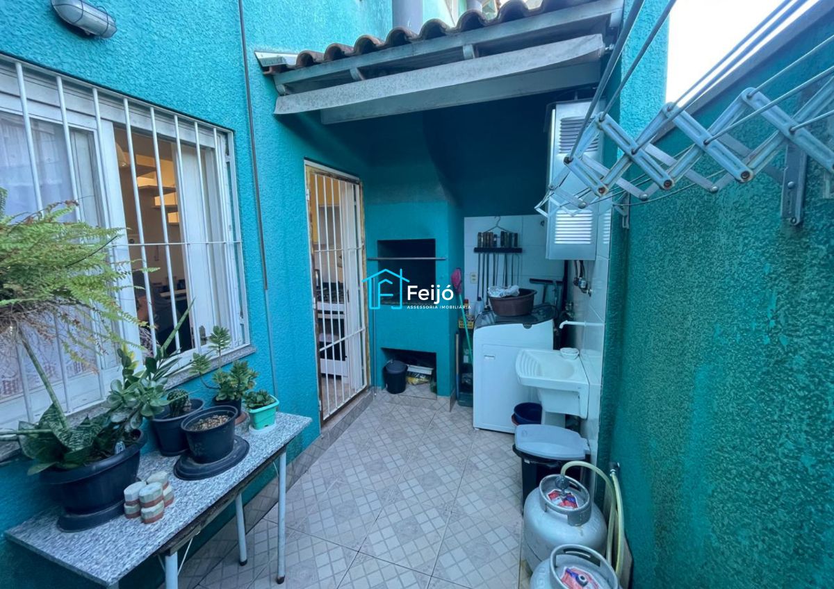 Casa 3 dormitórios no bairro Camaquã próximo ao Zaffari Cavalhada