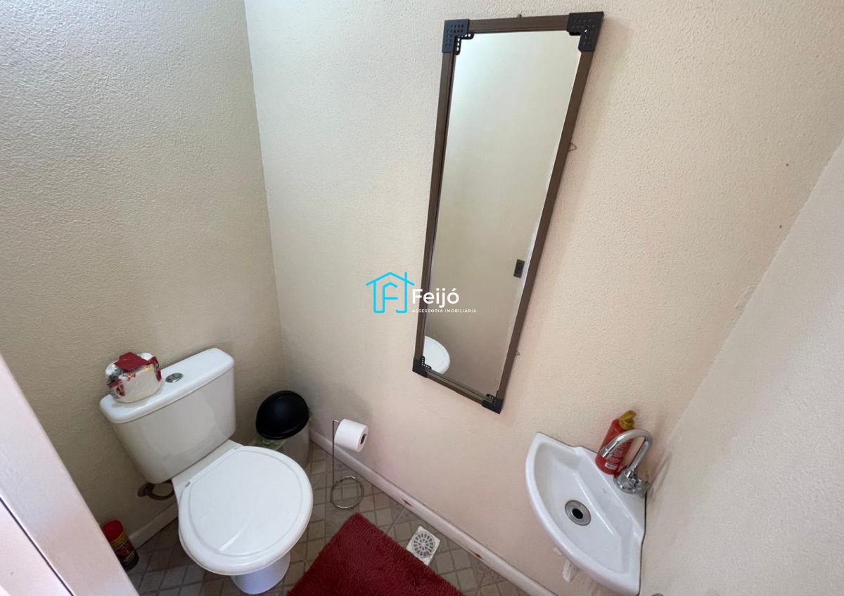 Casa 3 dormitórios no bairro Camaquã próximo ao Zaffari Cavalhada