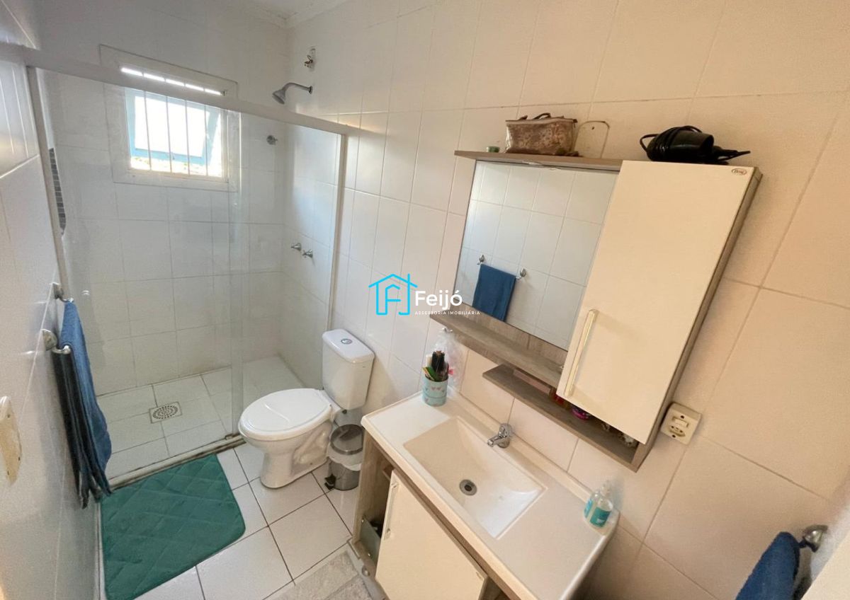Casa 3 dormitórios no bairro Camaquã próximo ao Zaffari Cavalhada