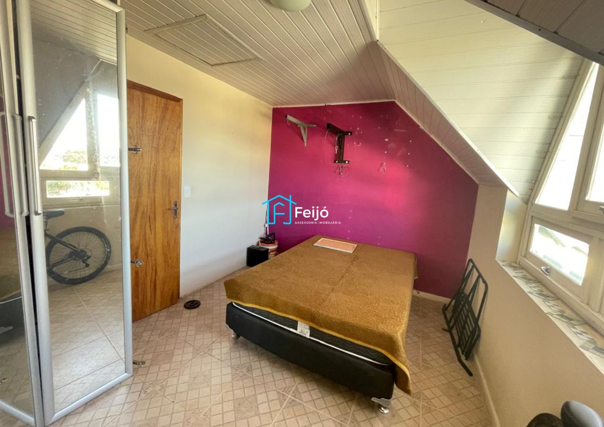 Casa 3 dormitórios no bairro Camaquã próximo ao Zaffari Cavalhada