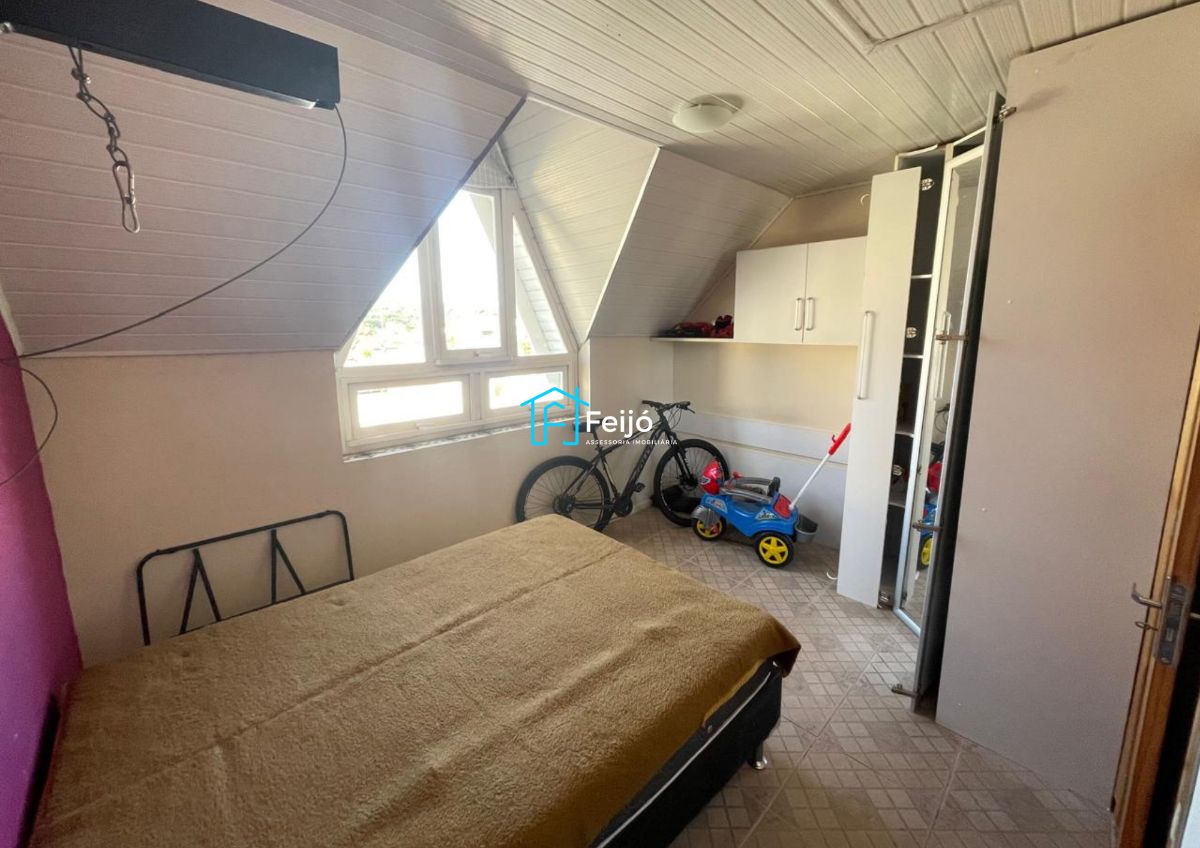 Casa 3 dormitórios no bairro Camaquã próximo ao Zaffari Cavalhada