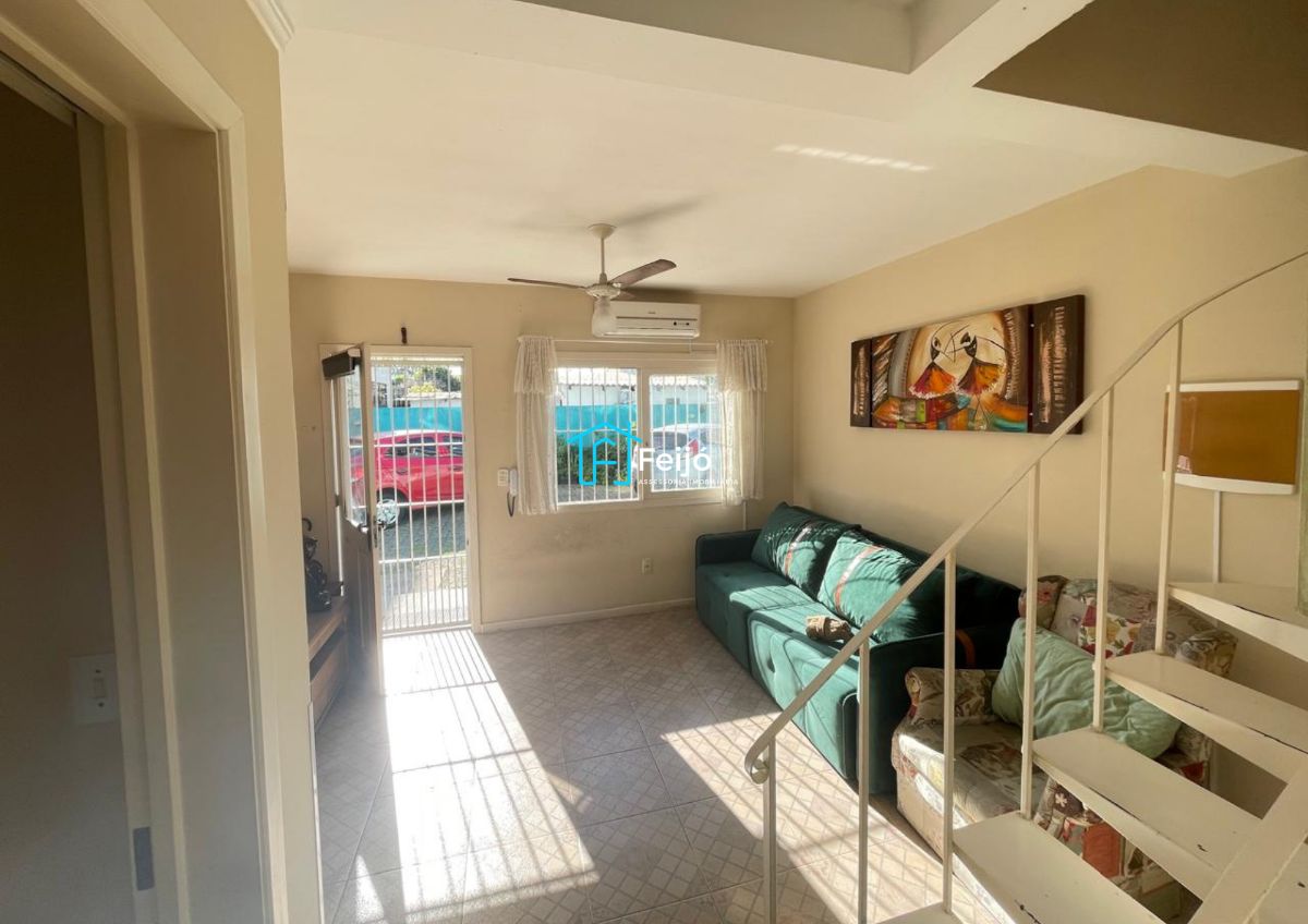 Casa 3 dormitórios no bairro Camaquã próximo ao Zaffari Cavalhada