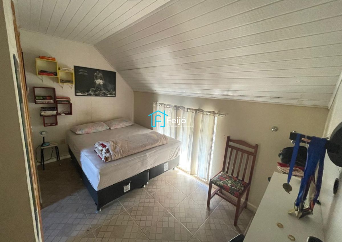 Casa 3 dormitórios no bairro Camaquã próximo ao Zaffari Cavalhada