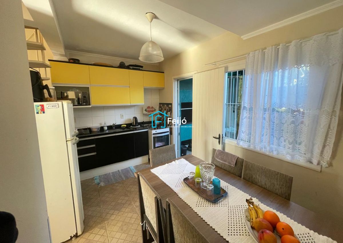 Casa 3 dormitórios no bairro Camaquã próximo ao Zaffari Cavalhada