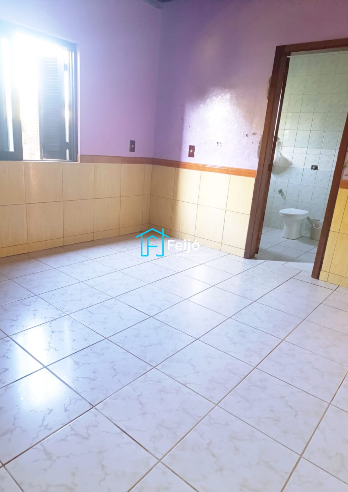 Casa 4 dormitórios com pátio grande no bairro Restinga Nova