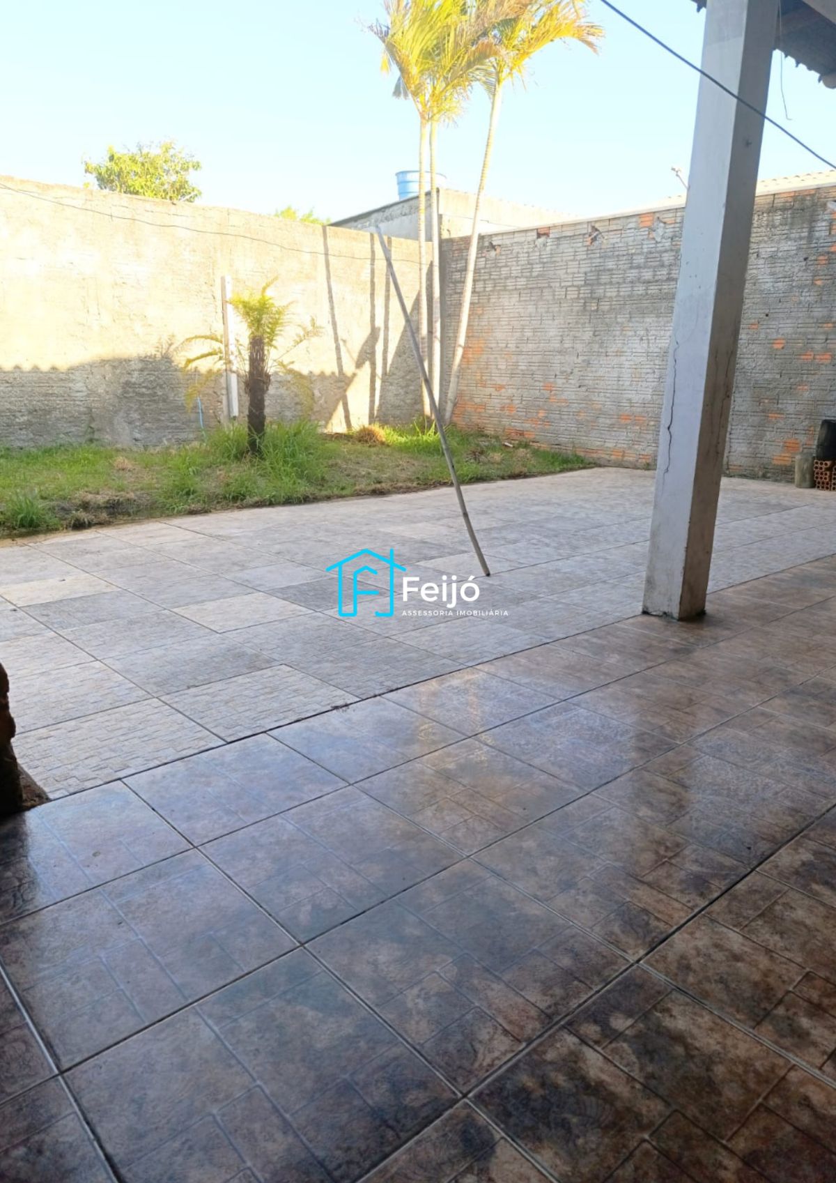 Casa 4 dormitórios com pátio grande no bairro Restinga Nova