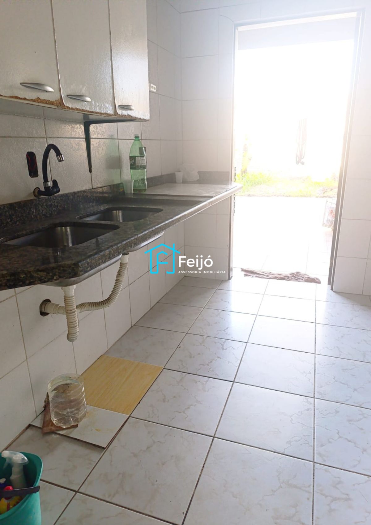 Casa 4 dormitórios com pátio grande no bairro Restinga Nova