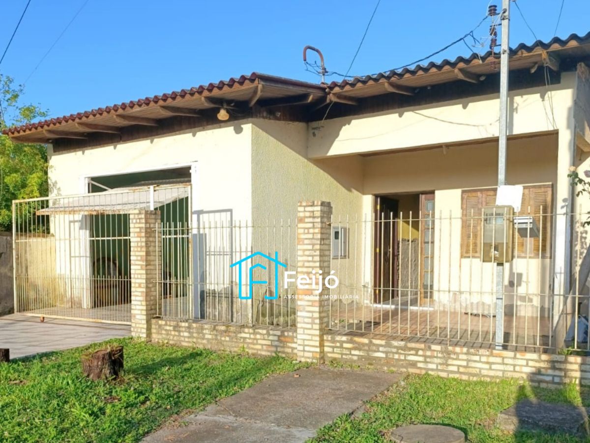 Casa 4 dormitórios com pátio grande no bairro Restinga Nova