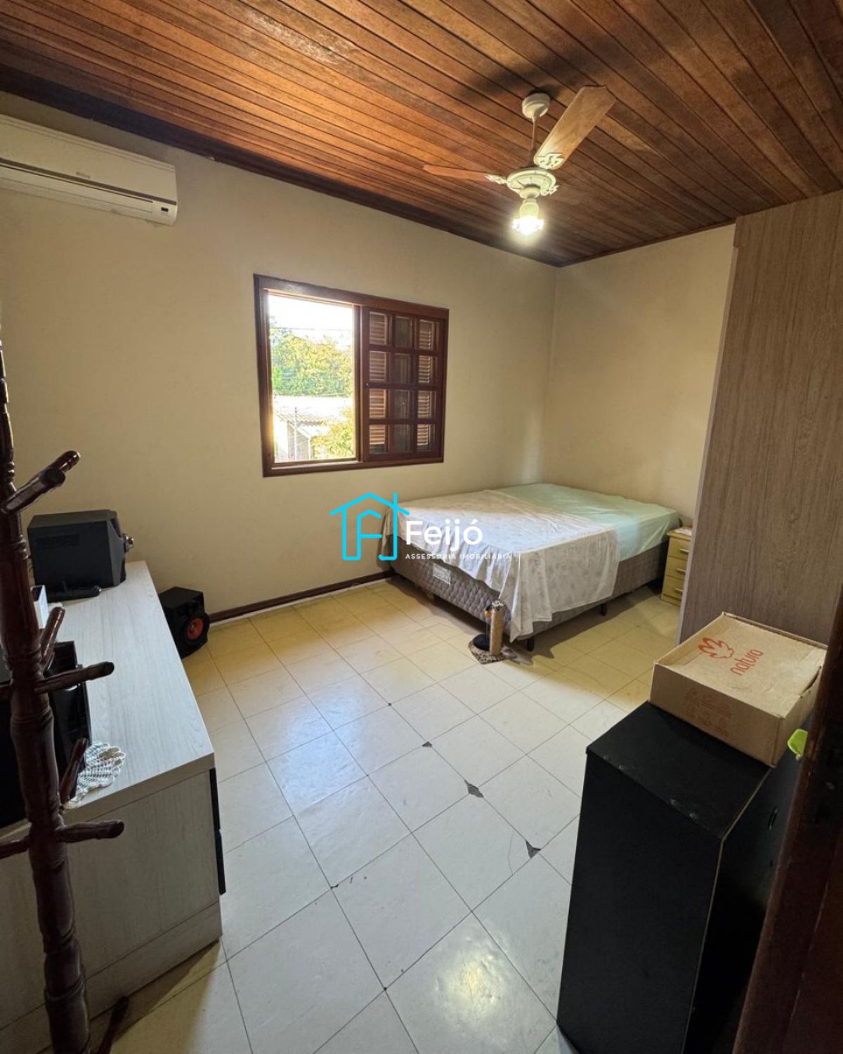 Casa 4 dormitórios com 2 pisos na Restinga Nova