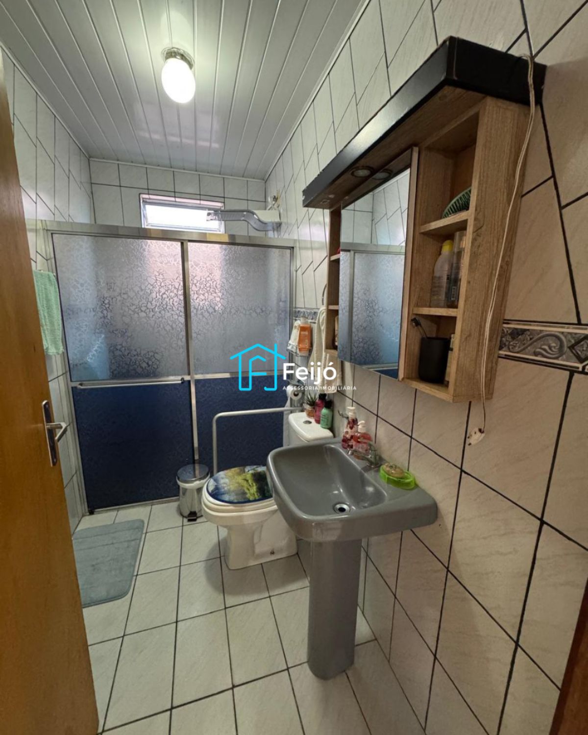 Casa 4 dormitórios com 2 pisos na Restinga Nova