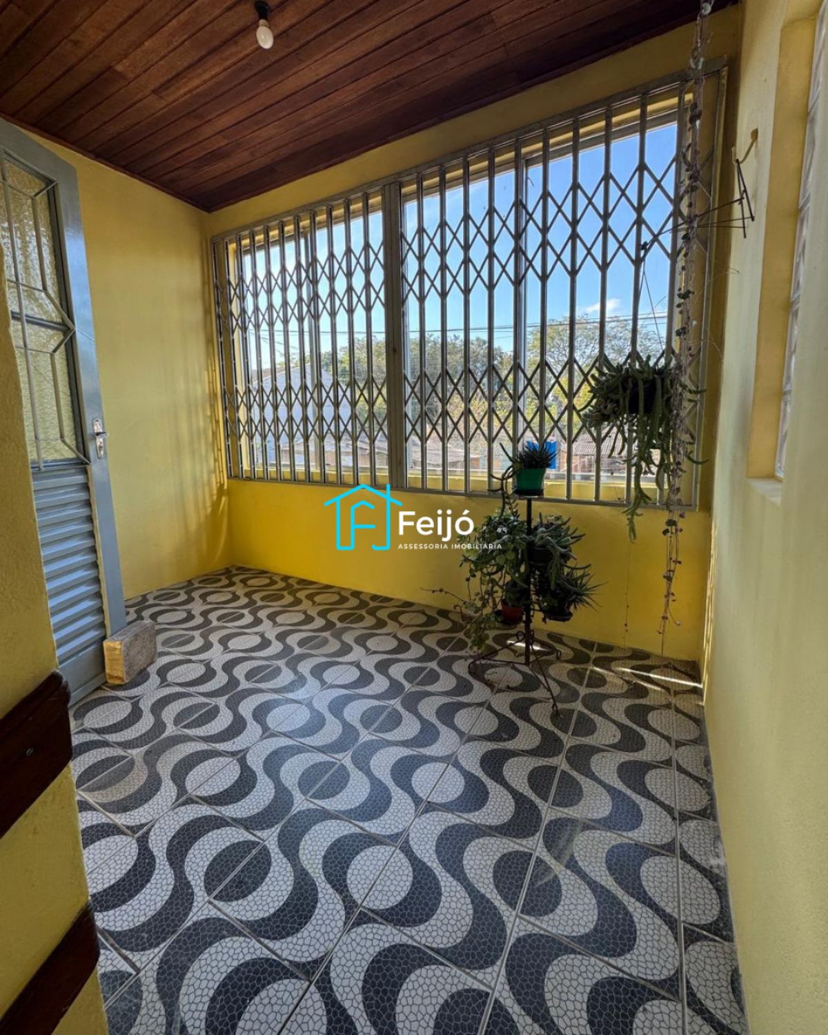 Casa 4 dormitórios com 2 pisos na Restinga Nova