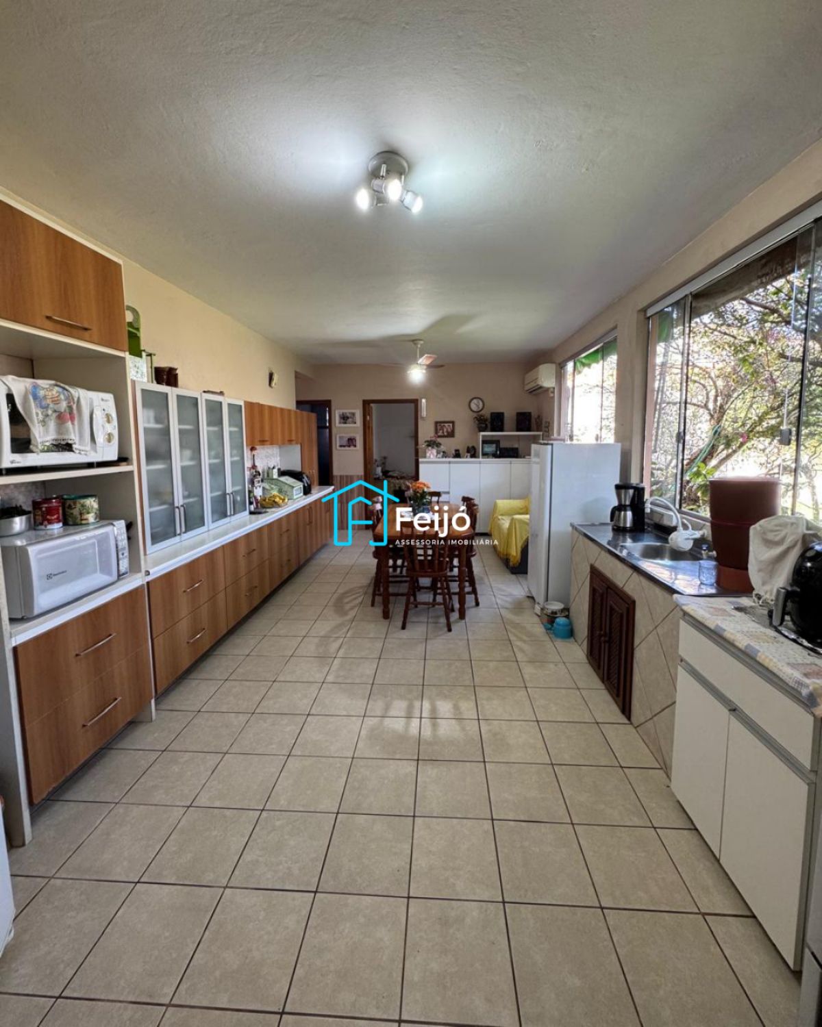 Casa 4 dormitórios com 2 pisos na Restinga Nova