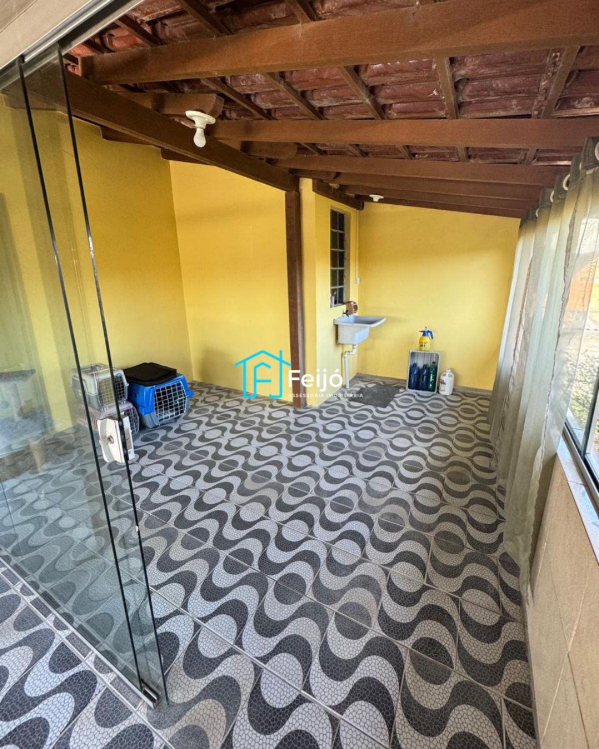 Casa 4 dormitórios com 2 pisos na Restinga Nova
