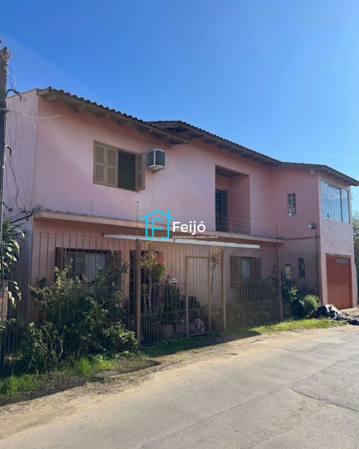 Casa 4 dormitórios com 2 pisos na Restinga Nova