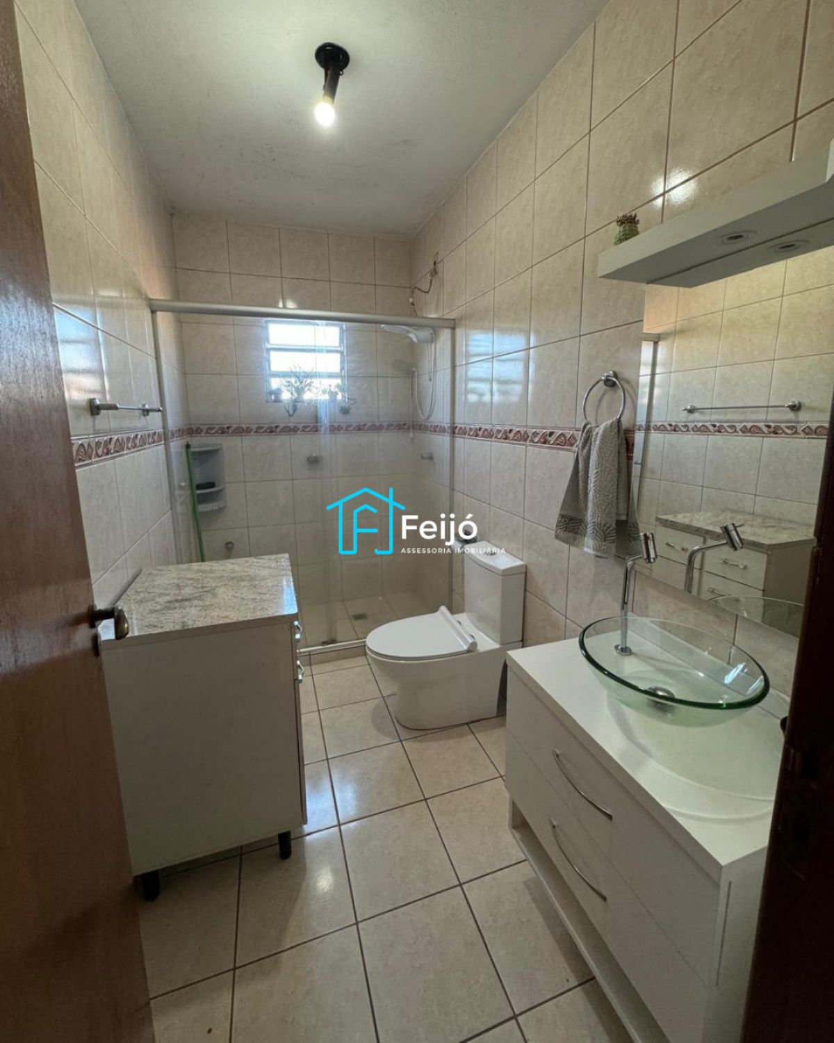 Casa 4 dormitórios com 2 pisos na Restinga Nova