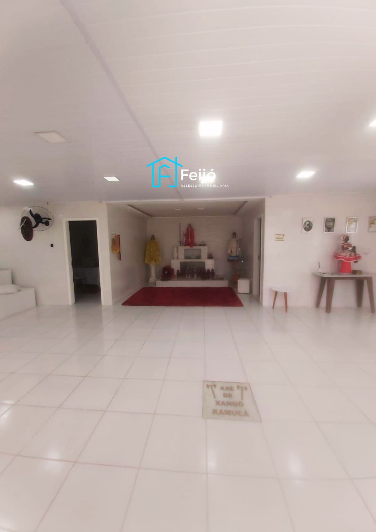 Sobrado 3 dormitórios com salão religioso no bairro Cavalhada