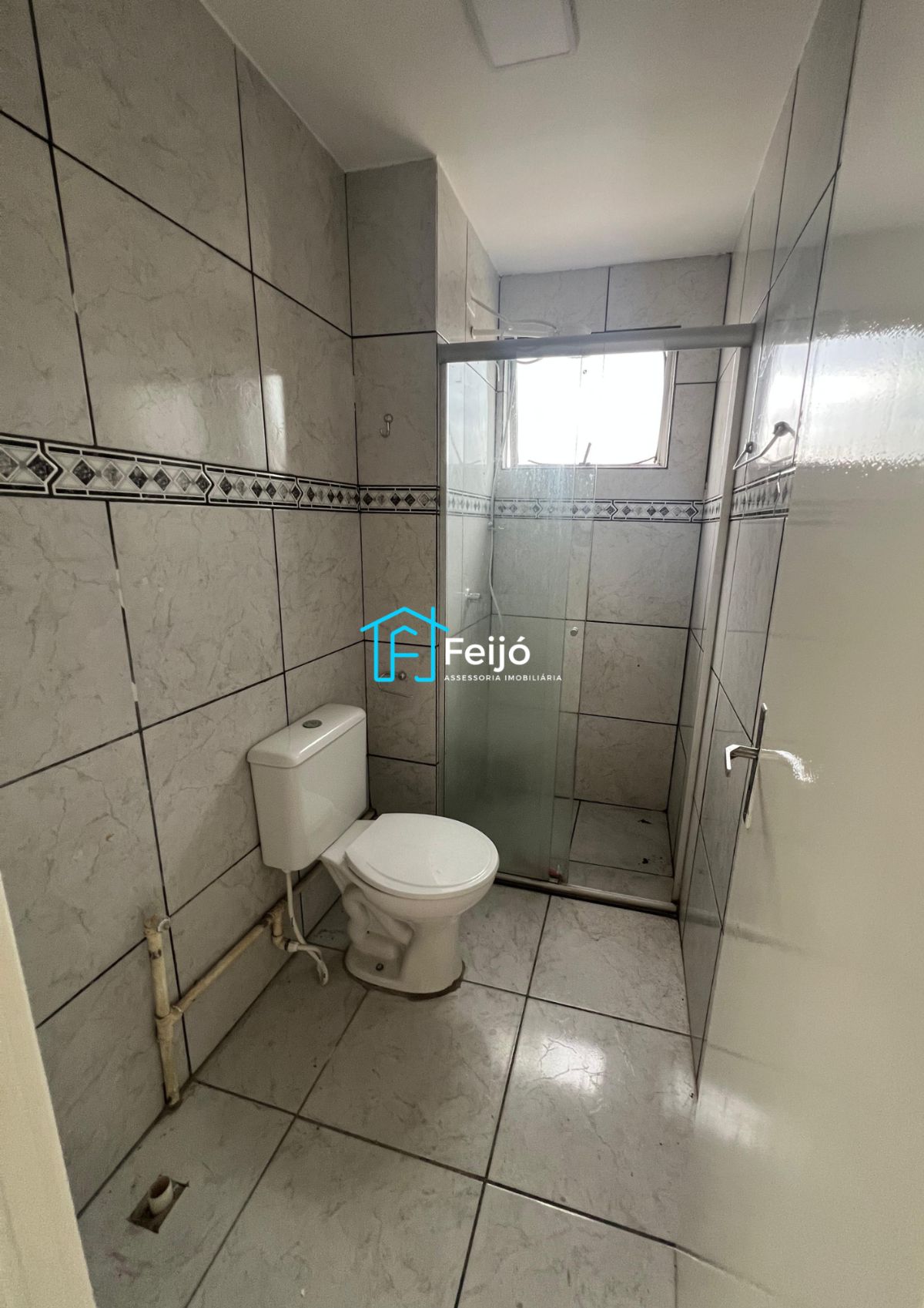 Apartamento 2 dormitórios reformado com, box fixo na Restinga