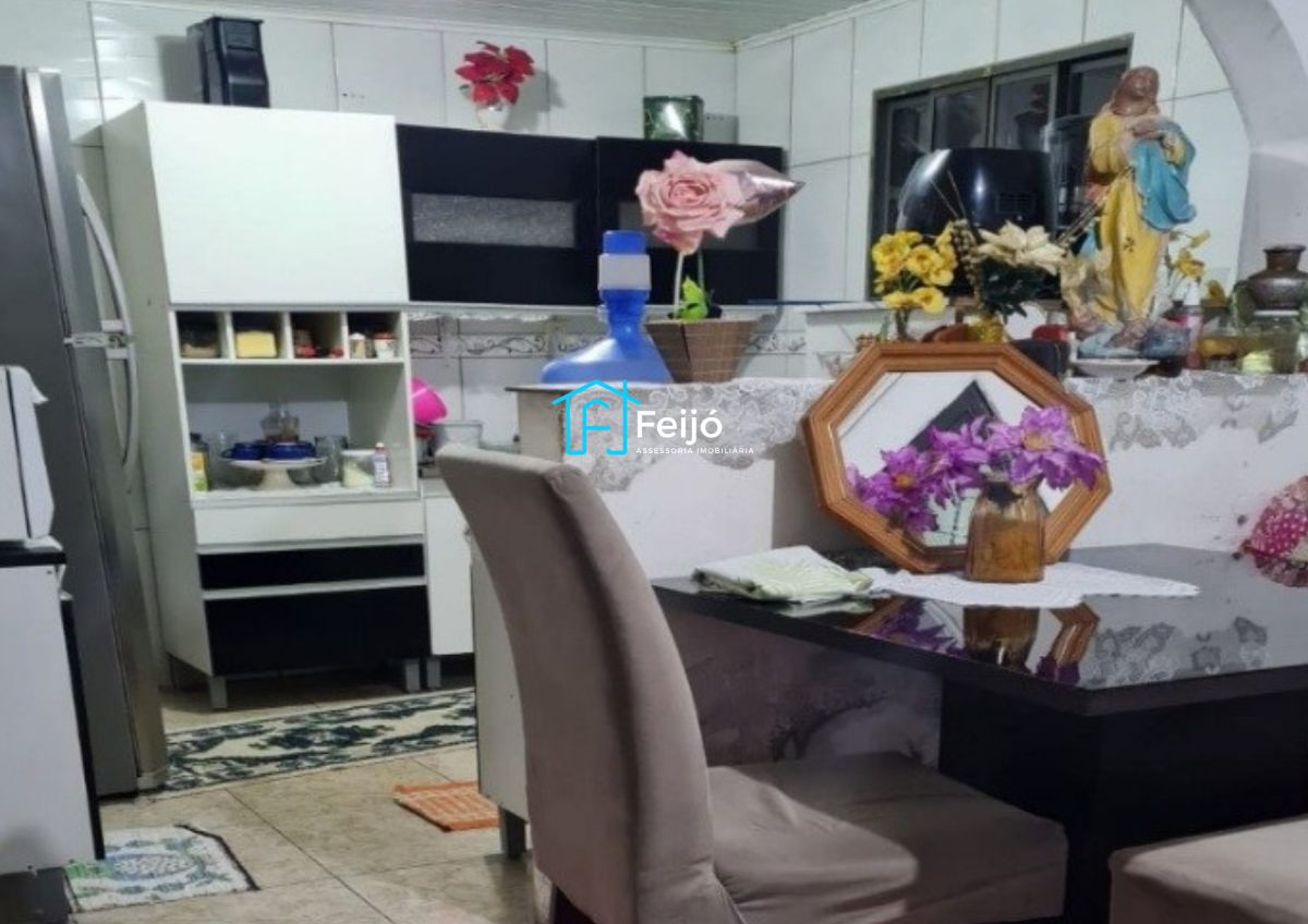 Casa 3 dormitórios no bairro Hípica